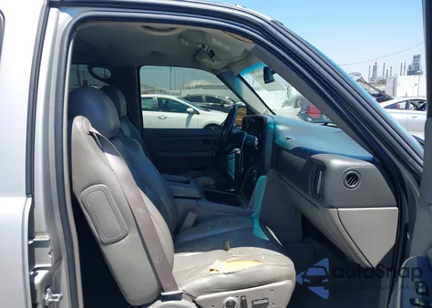 2004 Chevrolet Tahoe C1500 z USA, uszkodzony, nr VIN 1GNEC13T84R271812